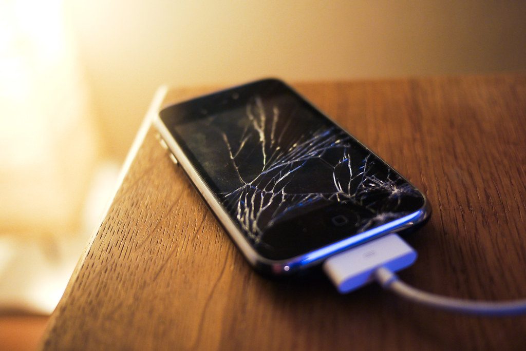 El iPhone dañado necesita reemplazo
