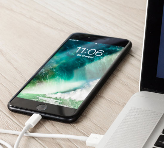 Cargar iPhone a través de PC