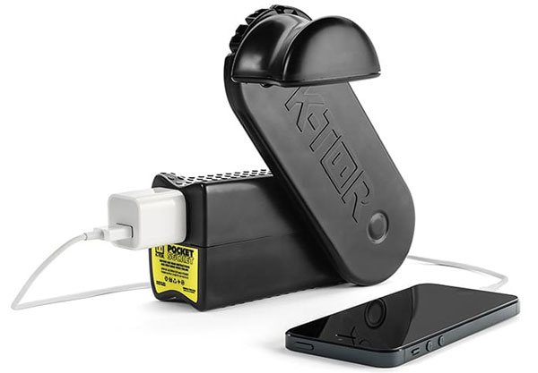 Use el cargador de cigüeñal de la mano para cargar iPhone